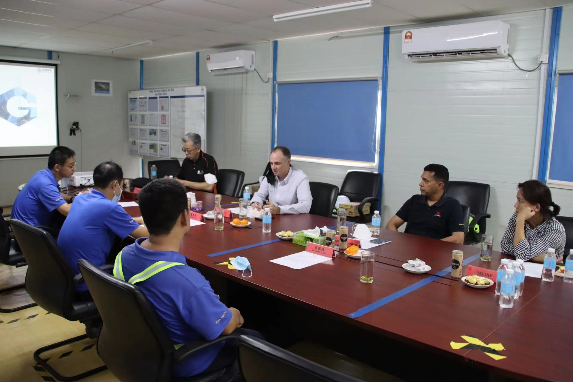 金晶科技马来西亚公司接待第一太阳能客户来访