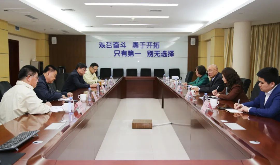 阎晓峰一行到金晶集团调研